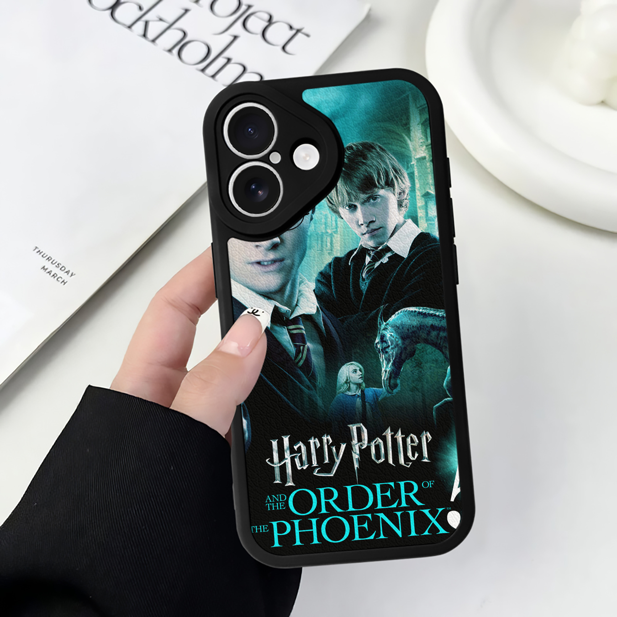 （画像用） Harry Potter ハリー・ポッターシリーズ 【iPhone 16シリーズ対応】シリコンスマホケース（レザー調） 材質：シリコン